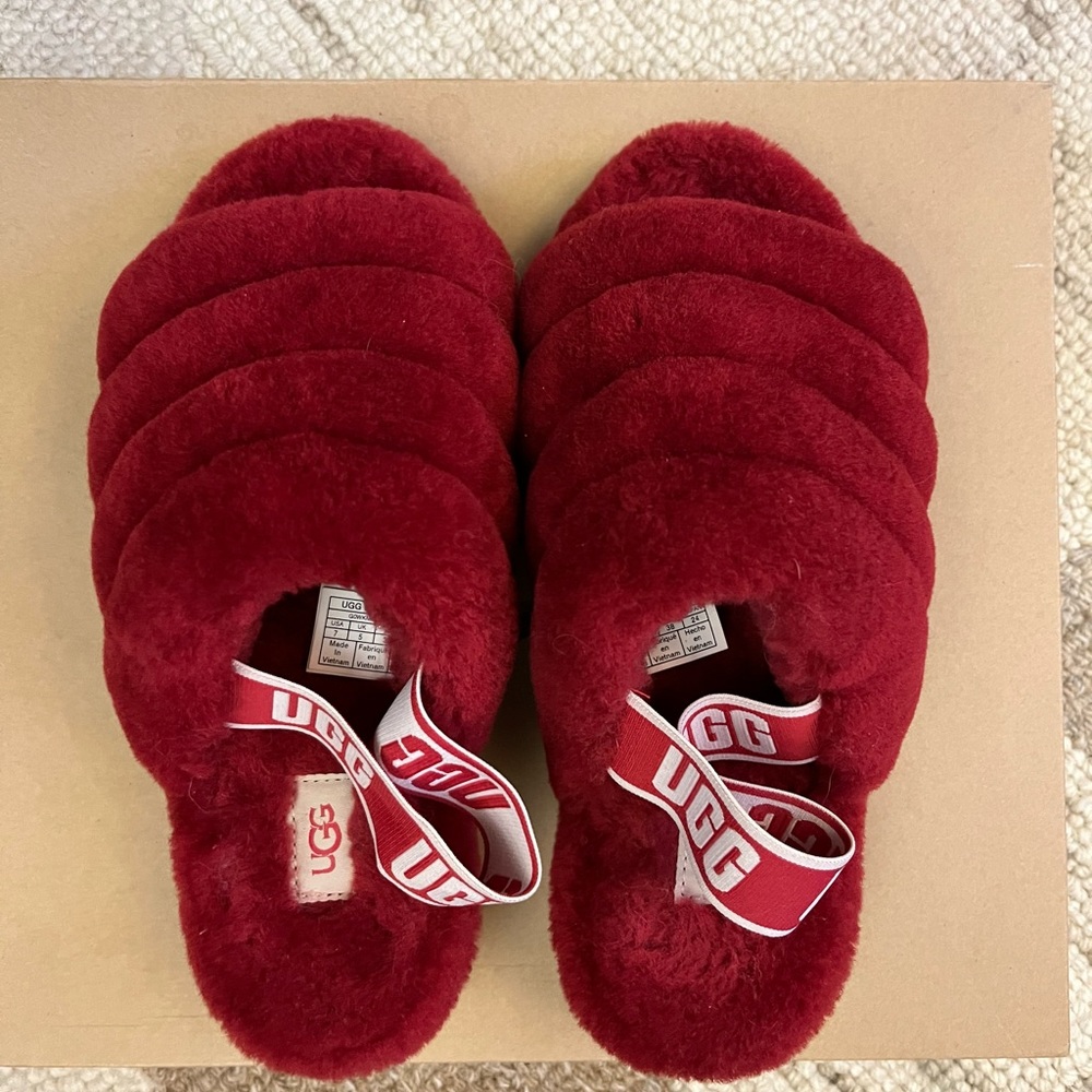 UGG fluff yeah like new slippers